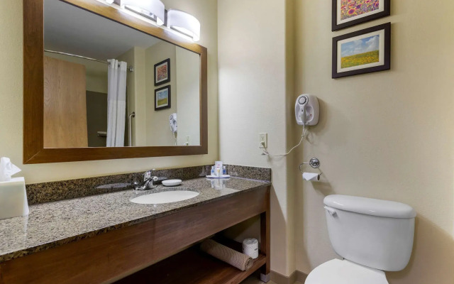 Comfort Inn & Suites Ponca City near Marland Mansion