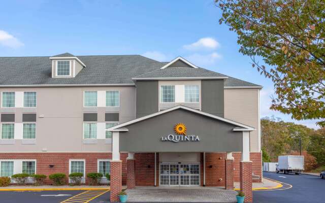 La Quinta Inn & Suites by Wyndham Stonington-Mystic Area