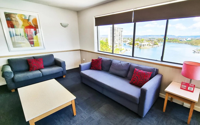 Tiki Hotel Surfers Paradise