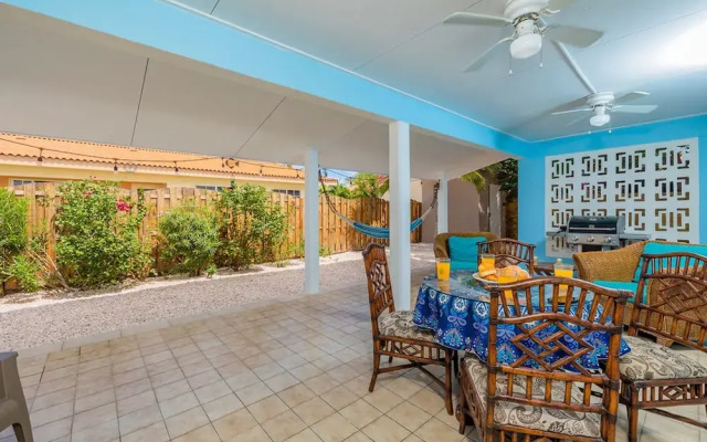 House of Joy Palapa Pool Near Eagle Beach