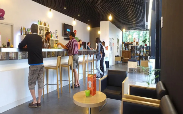 Apartment by Opal Coast Beach With Pool Access