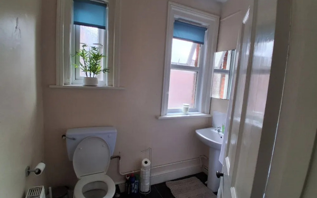 Sunny Southampton 3 Bedroom Apartment