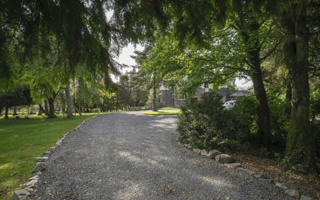 Storrs Hill Sanctuary - Spacious Studio - Stunning Lake Views