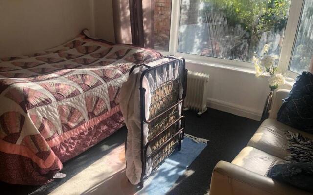 Private Studio Flat Great Location in Manchester