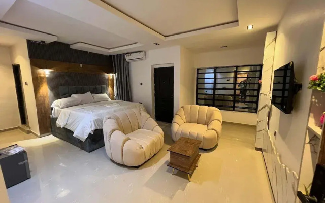 Sound View Lounge and Apartments