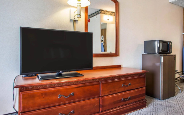 Rodeway Inn & Suites Milwaukee Airport