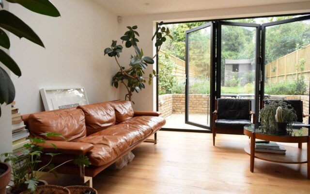 4 Bedroom House in Hackney