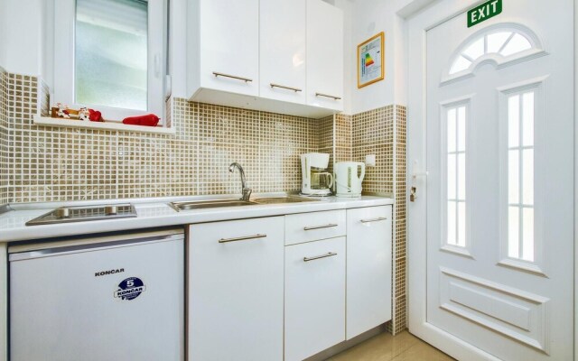 Beautiful Home in Mali Rat With Wifi and 0 Bedrooms