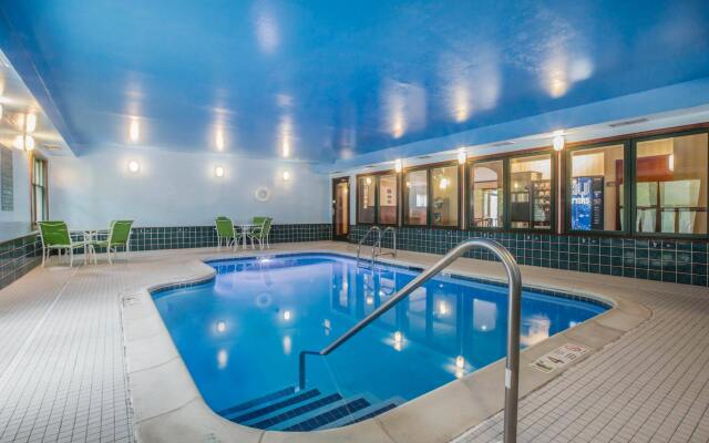 Econo Lodge Glens Falls / Lake George