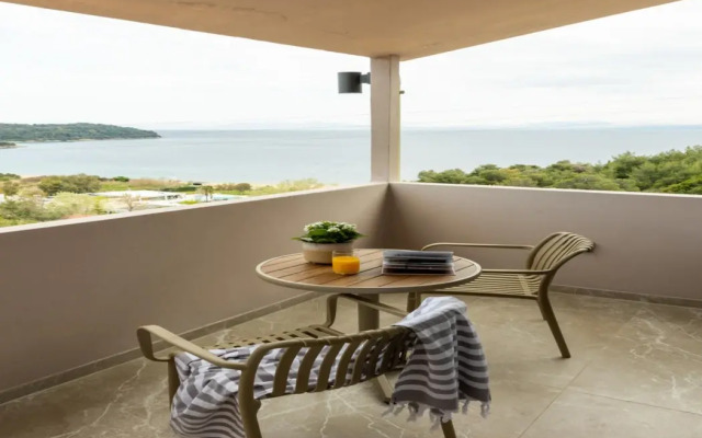 Petra Nera Skiathos