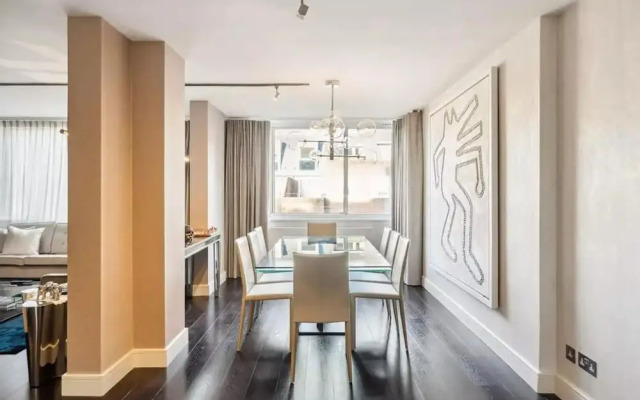 Luxurious 3-bed 2-bath Apartment in Belgravia