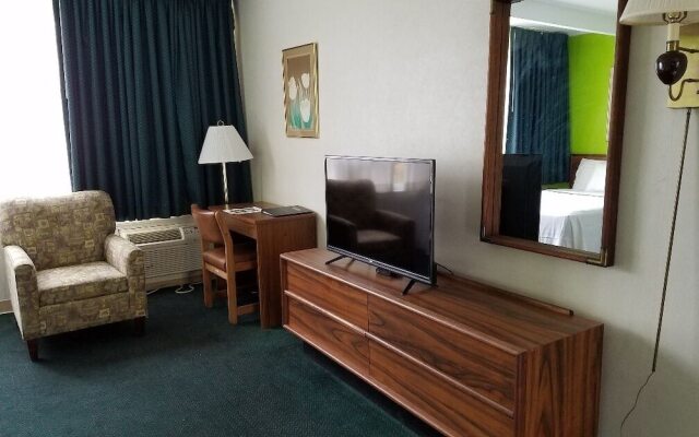 Cloud 9 Inn & Suites Lake George