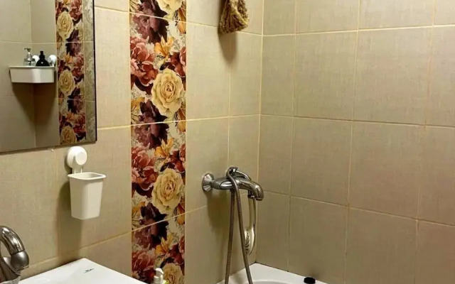 Возле центра