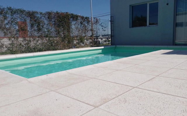 Casa Amplia, Luminosa con Parrilla!