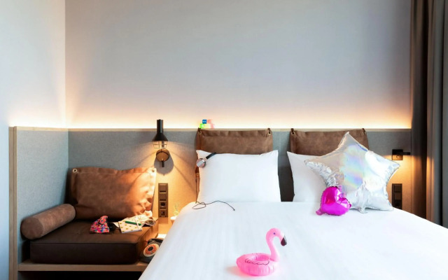 Moxy the Hague