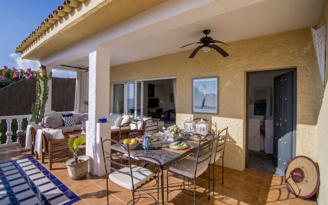 LG-Private villa and pool 100m to beach