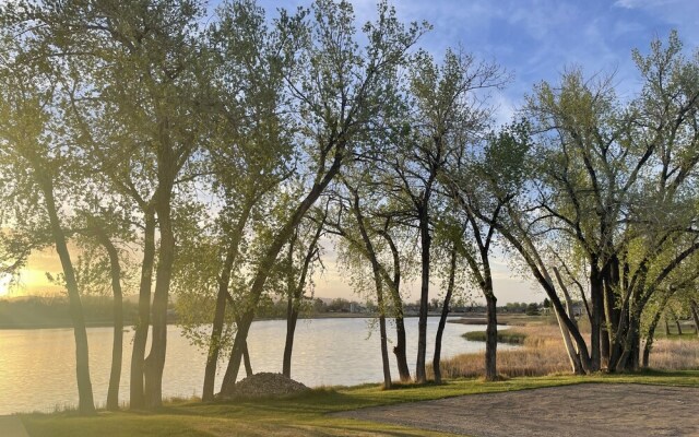 Scandinavian Chic – Hot Tub, Bikes and Lake Life!