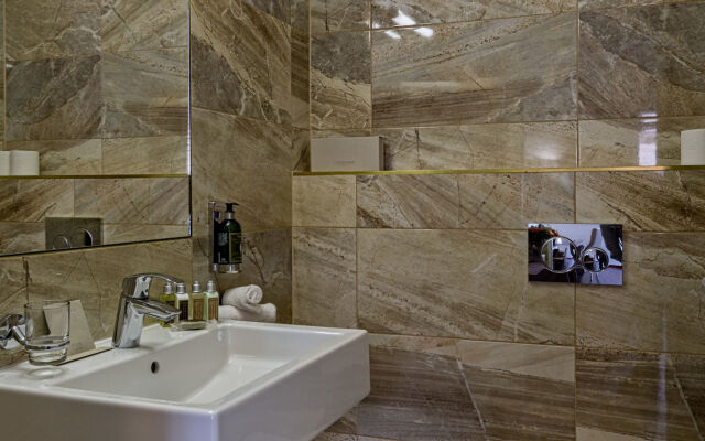 Old Town Residence by Little King