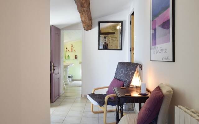 Characteristic Appartement With Swimming Pool, Completely Renovated