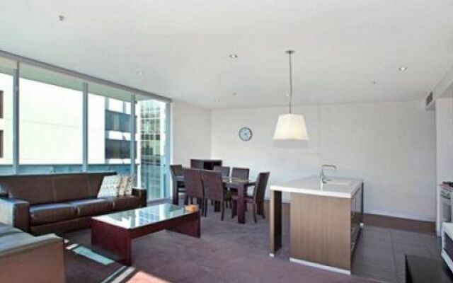 Astra Apartments - St Kilda Rd