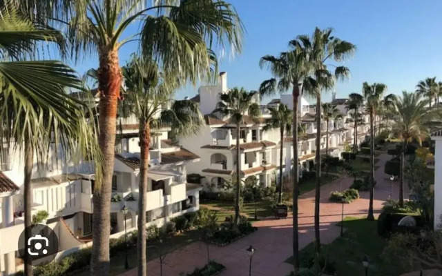 Beach Apartment - Sleeps 6, Pool & Private Terrace