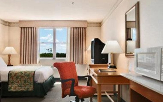 Days Hotel & Conference Center - Methuen Ma