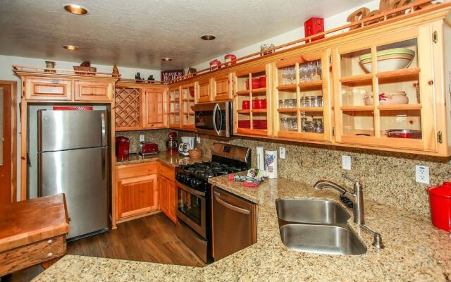 Catalina Creekside Cabin