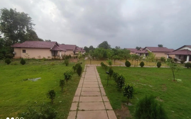 Tuli Veer Bagh Resort Turia