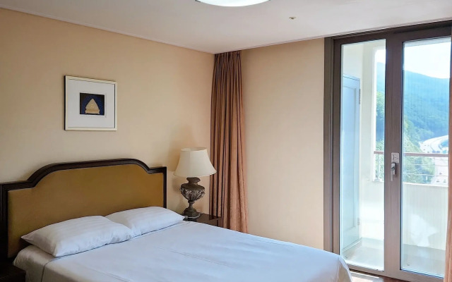 Mayhills Resort