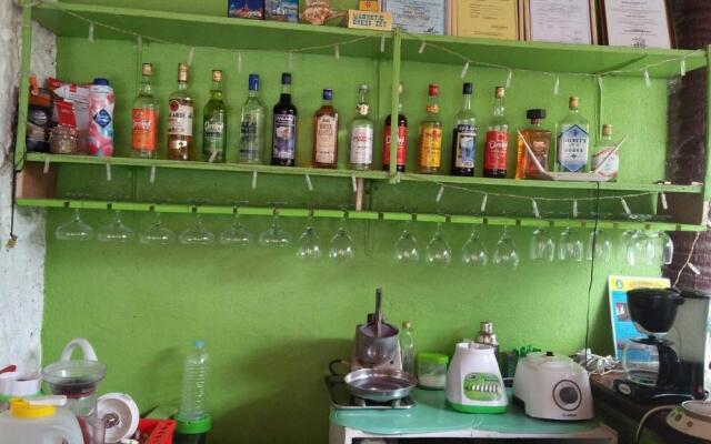 Guanna's Place Room and Resto Bar