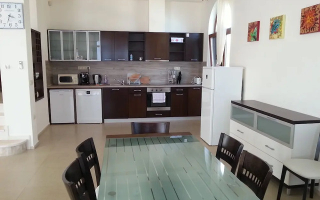 Lighthouse Luxe Estate Apart & Villas