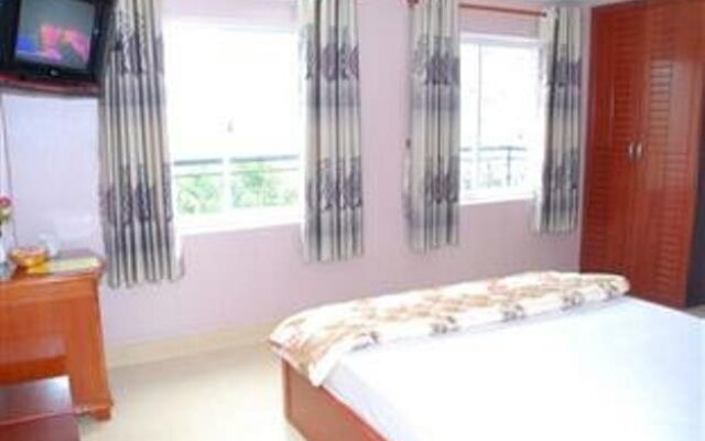 Tan Hoang Yen Phan Van Tri Hotel