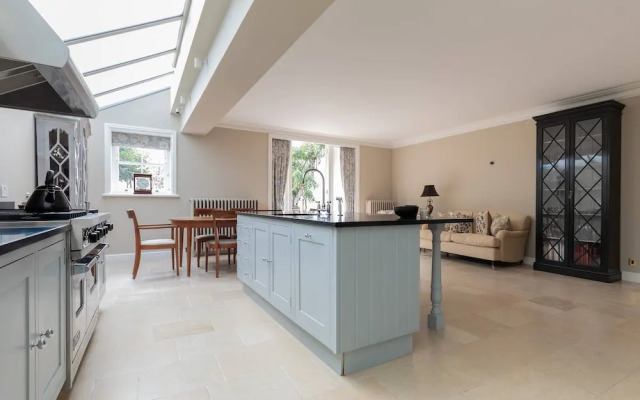 Earl's Court Square XI by Onefinestay