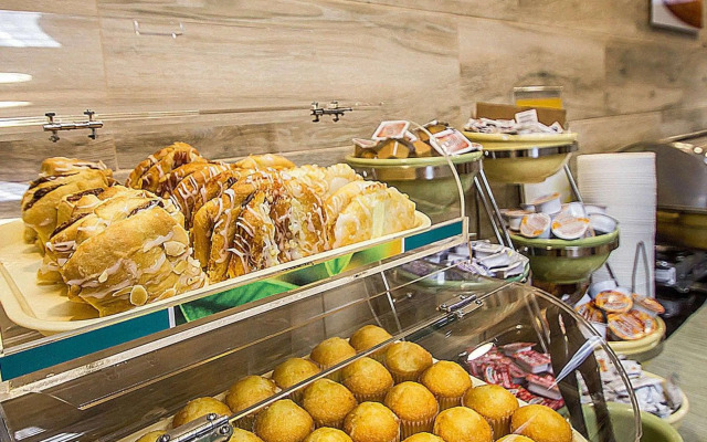 Quality Inn & Suites Fishkill South near I-84