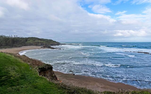 Clarion Inn Surfrider Resort