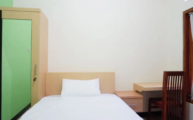 Wisma Handayani Syariah by OYO Rooms