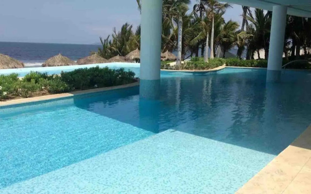 NV 4L Peninsula Beach Front and ocean view
