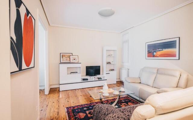 Easo Apartment by People Rentals