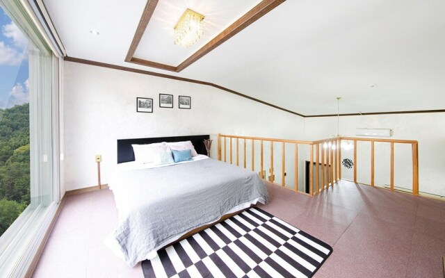 Kkoristar Pool and Spa Pension