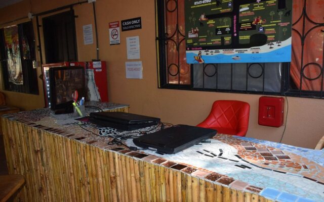 Casa Pura Vida Surf Hostel