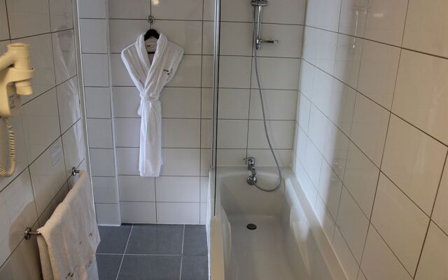 Albert Premier Hotel