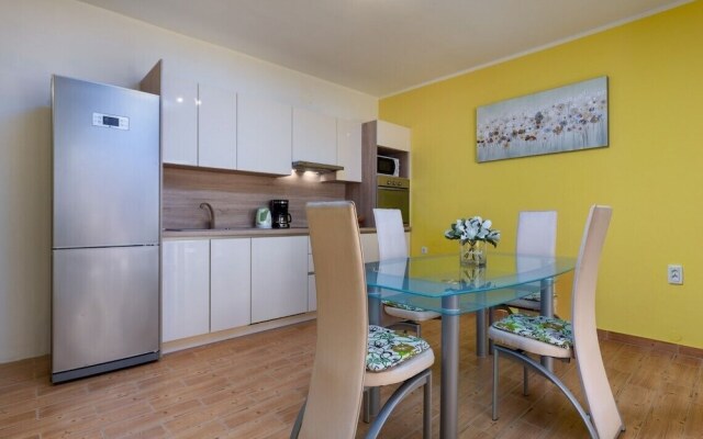 Comfort apartments with pool in Medulin