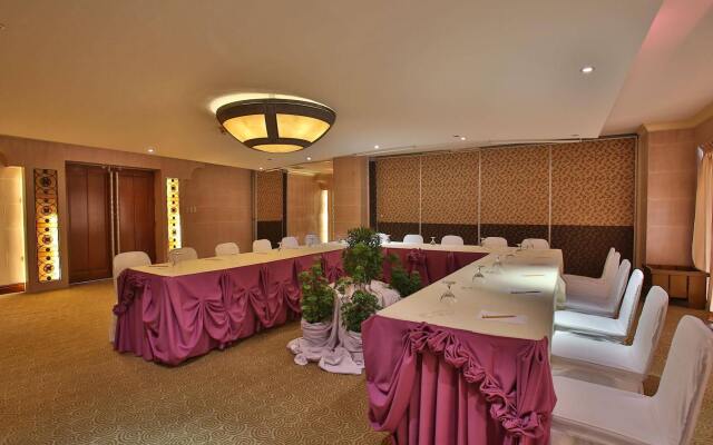 Crown Regency Suites & Residences - Mactan