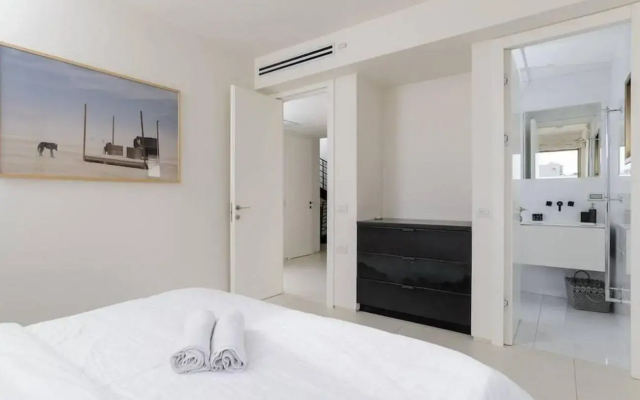 Angela Bay by HolyGuest