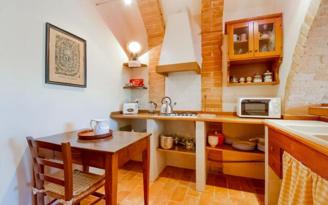 Boutique Cottage in Poggibonsi with Pool