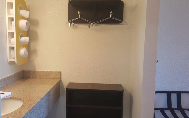 Motel 6 Columbus, OH - OSU