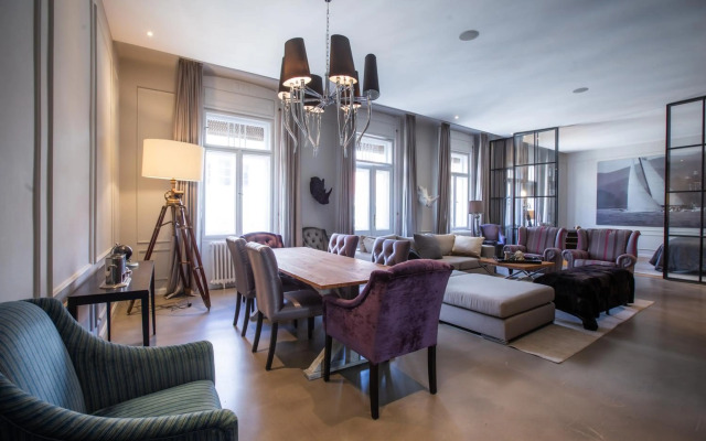 200m2 Splendid Downtown Flat with 75m2 Gergious Terrace