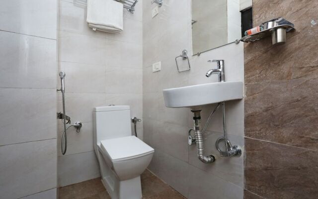 OYO 12673 The Diplomat Inn