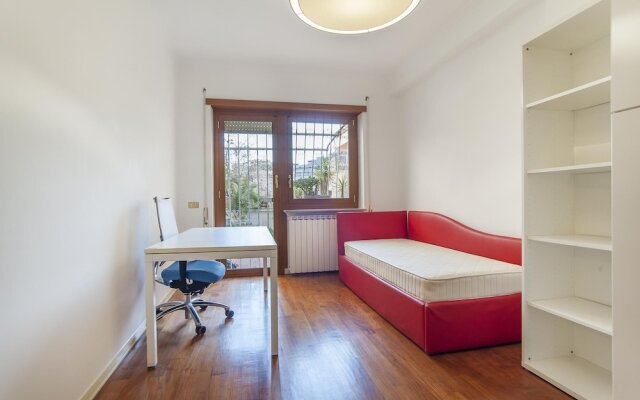 Eur Luminous And Large Family Terrace Apartment