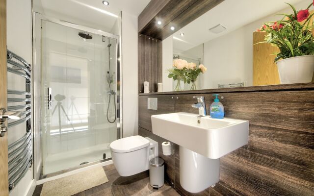 Fountain Bridge apartment
